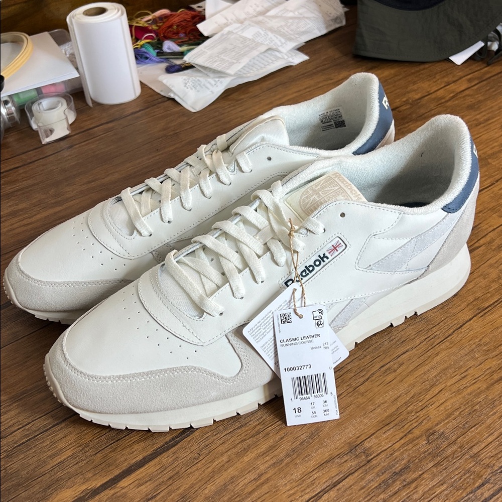 NWT Reebok Men's White Leather & Suede Classic‎ Sneakers- 18
